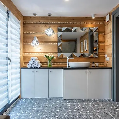 Udanypobyt Dom Valley Villa *